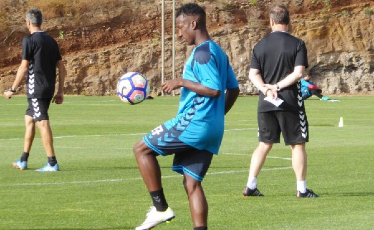 Hondureño Darixon Vuelto comienza a cautivar con su fútbol en el Tenerife