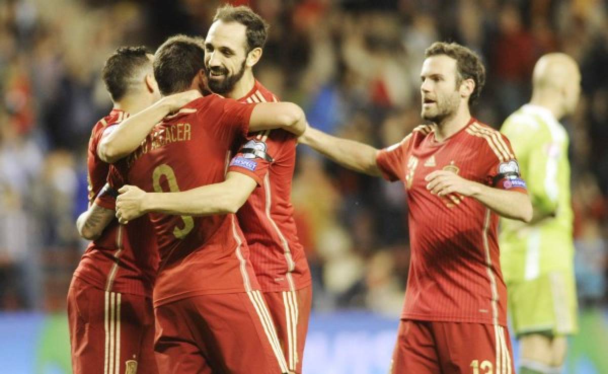 España aplastó a Luxemburgo y clasificó para la Eurocopa 2016