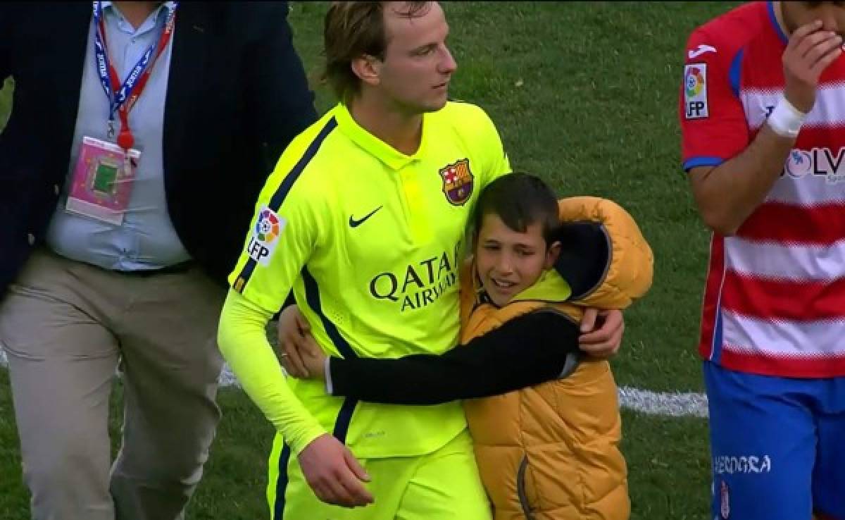 VIDEO: Iván Rakitic hizo llorar a un niño de la emoción