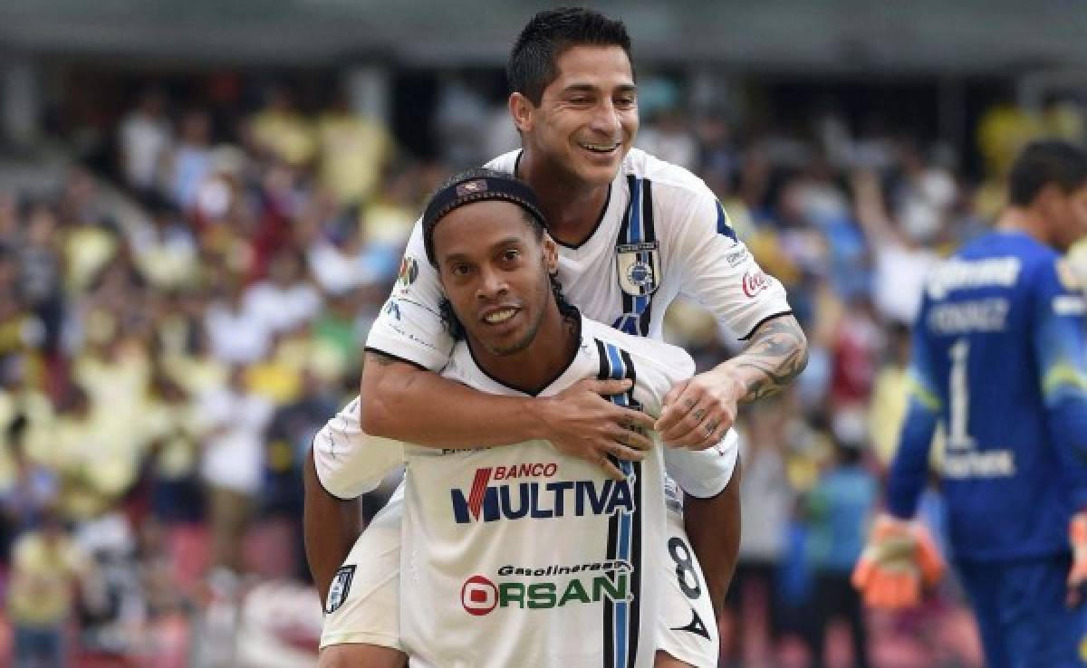 Gallos Blancos golea al América con doblete y show de Ronaldinho