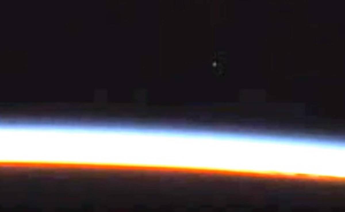 NASA corta transmisión tras verse extraño objeto en nuestra atmosfera
