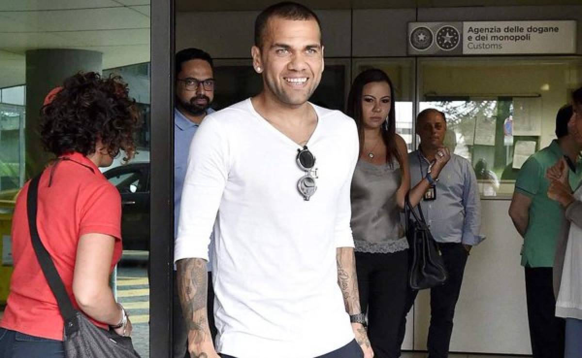 VIDEO: Dani Alves llega a Italia para sumarse a la Juventus