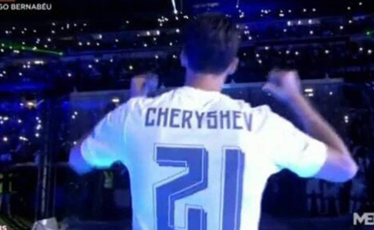 Álvaro Arbeloa celebra la Undécima con la camisa de Cheryshev