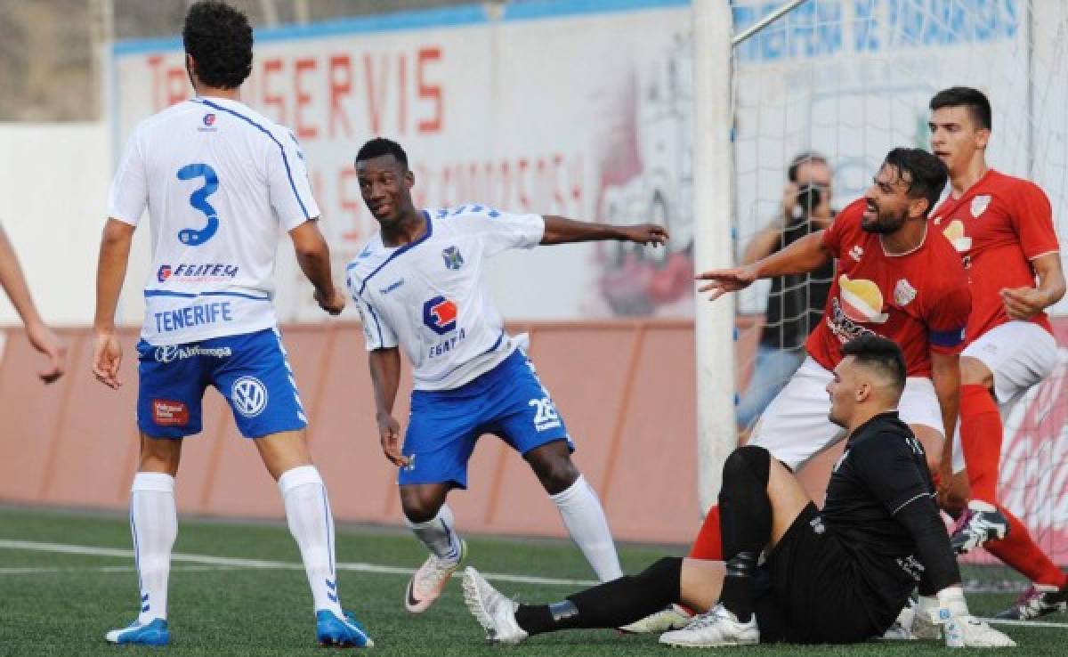 Hondureño Darixon Vuelto se puede quedar sin ser inscrito en el primer equipo del Tenerife
