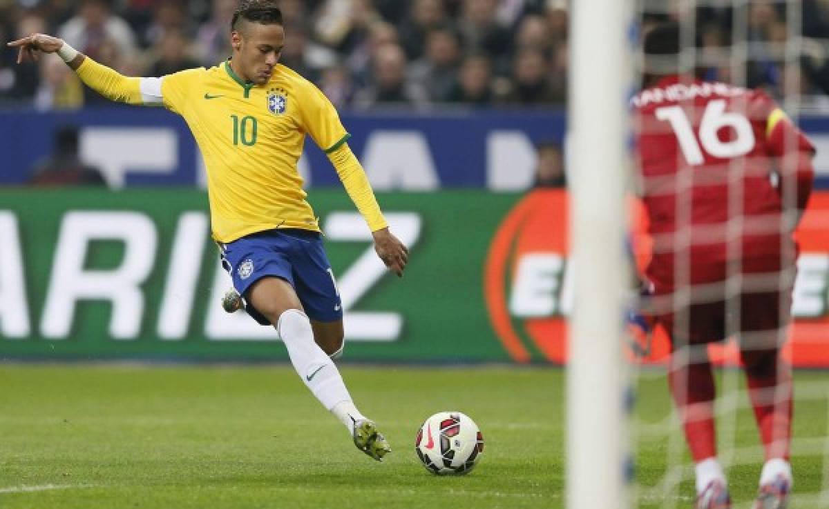 Neymar sube al quinto puesto de los goleadores históricos con Brasil