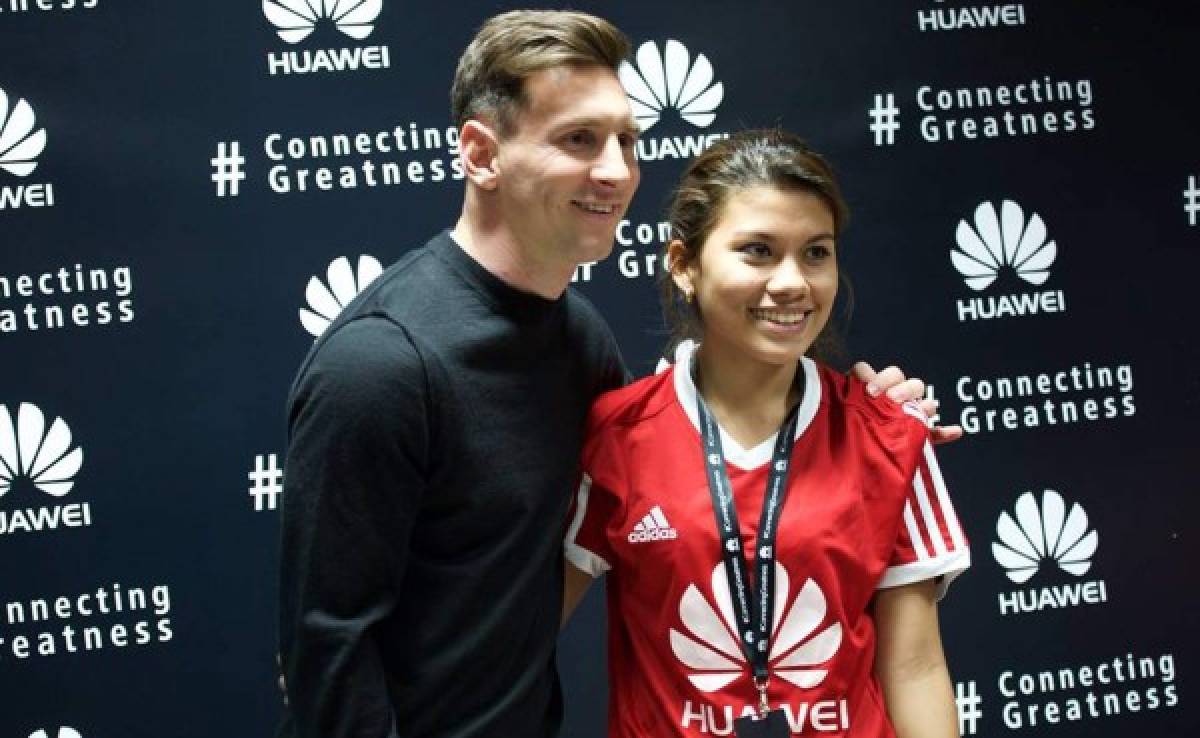 Joven salvadoreña cumple el sueño de conocer y tomarse fotos con Messi