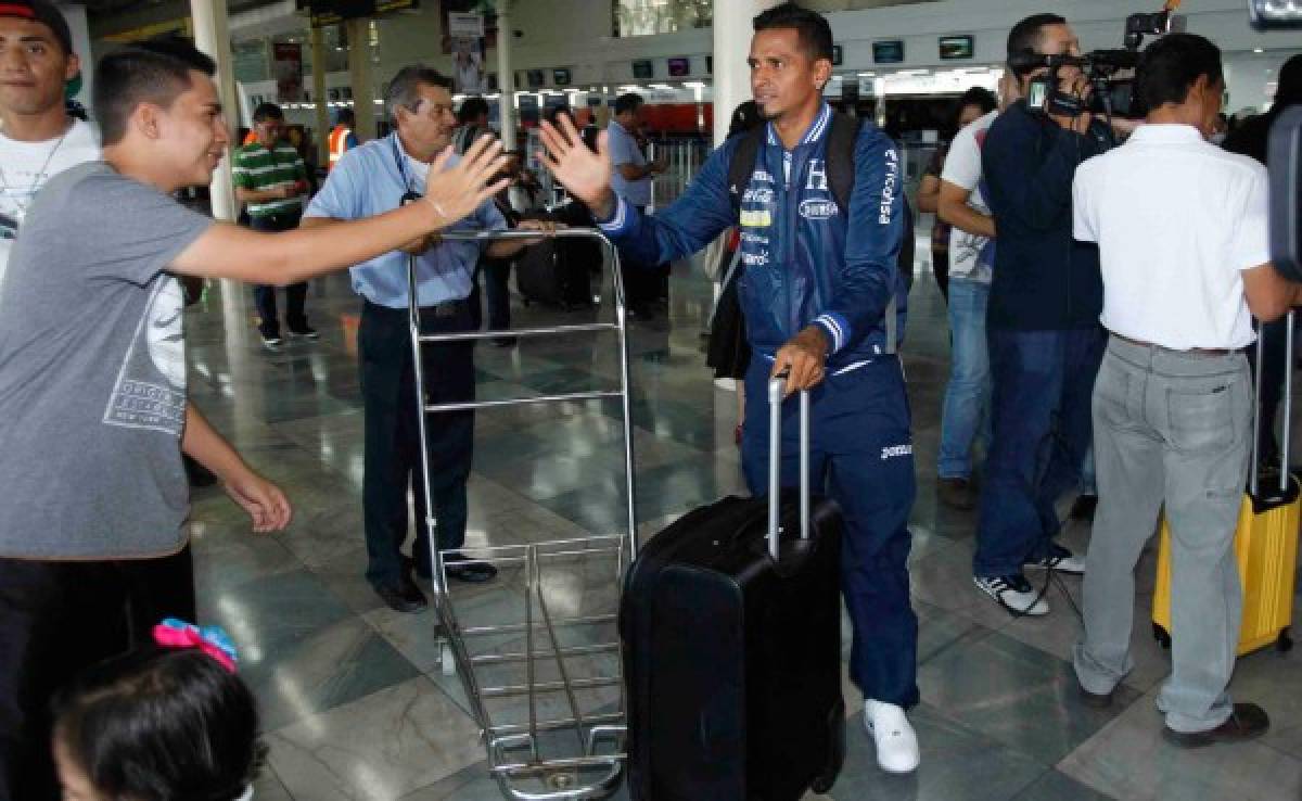 Selección de Honduras arriba al país tras amistoso con Estados Unidos
