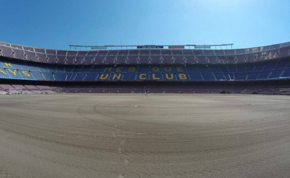 Así se ve el Camp Nou mientras cambian su engramillado