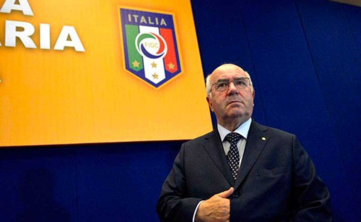 FIFA pide a Federación Italiana que actúe ante racismo de Tavecchio