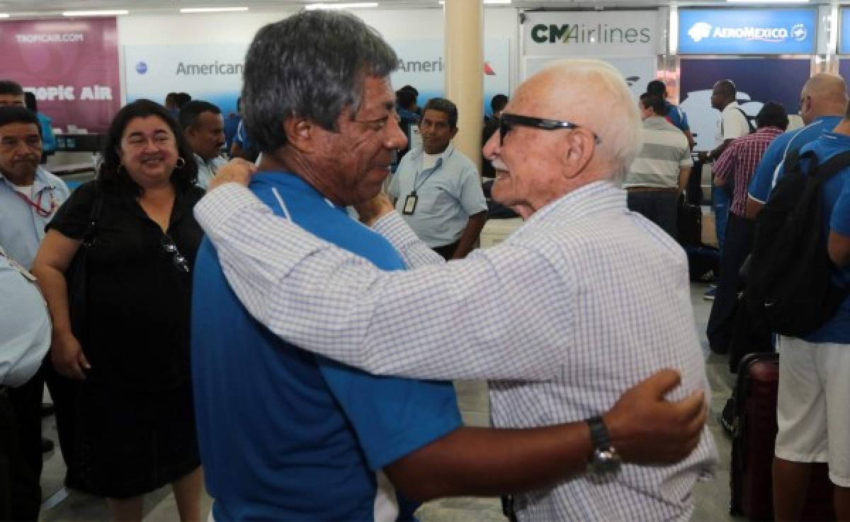 'Primi' Maradiaga se encontró a un viejo amigo en el aeropuerto