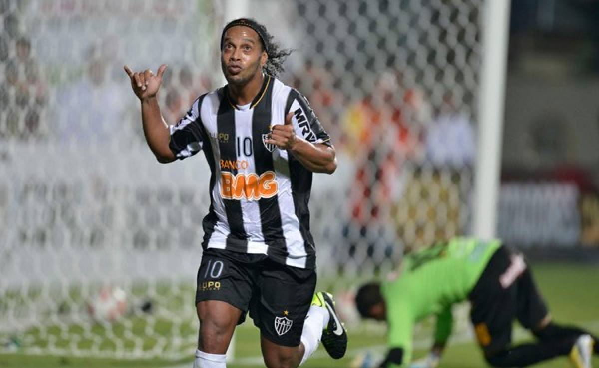Ronaldinho acuerda su salida del Atlético Mineiro