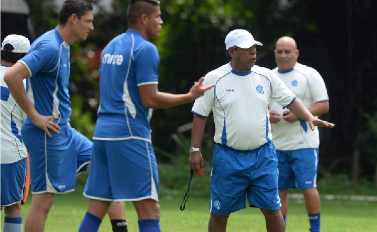 'Primitivo' Maradiaga despacha a jugador en su primer día con El Salvador