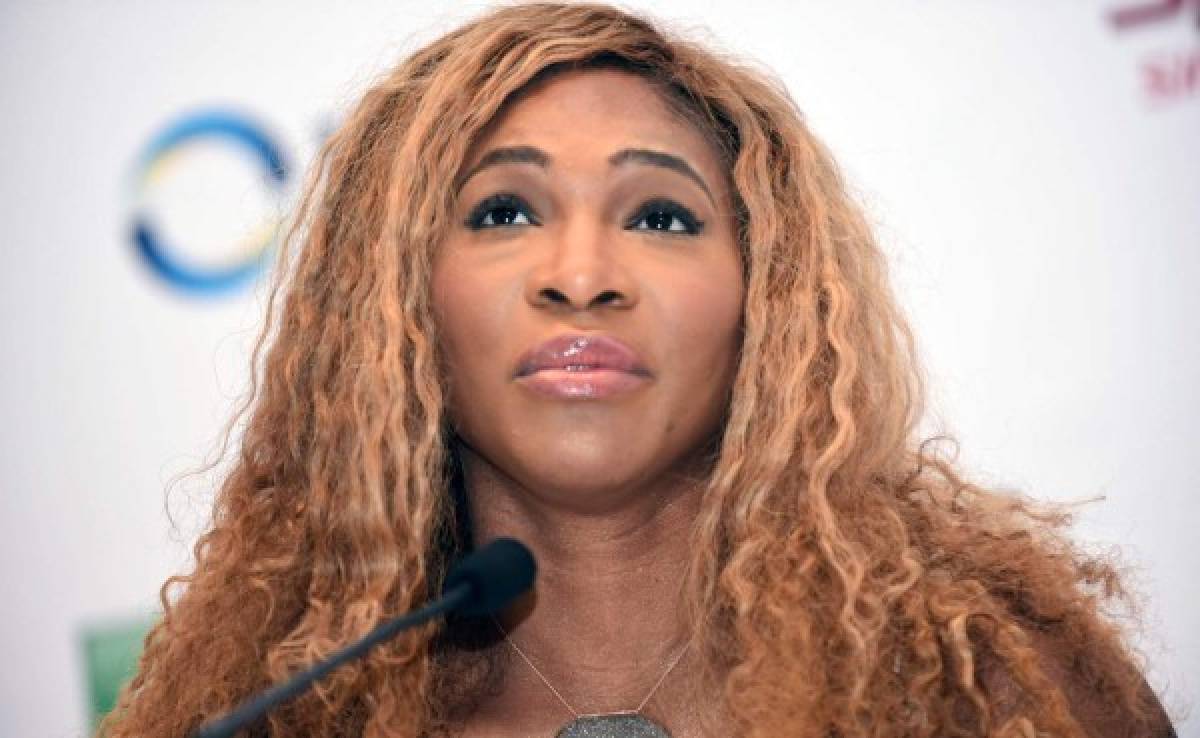 Serena Williams indignada con alto dirigente por comentarios 'machistas'