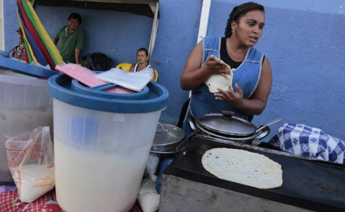 Vendedores ya viven su clásico Olimpia-Motagua en afueras del Nacional