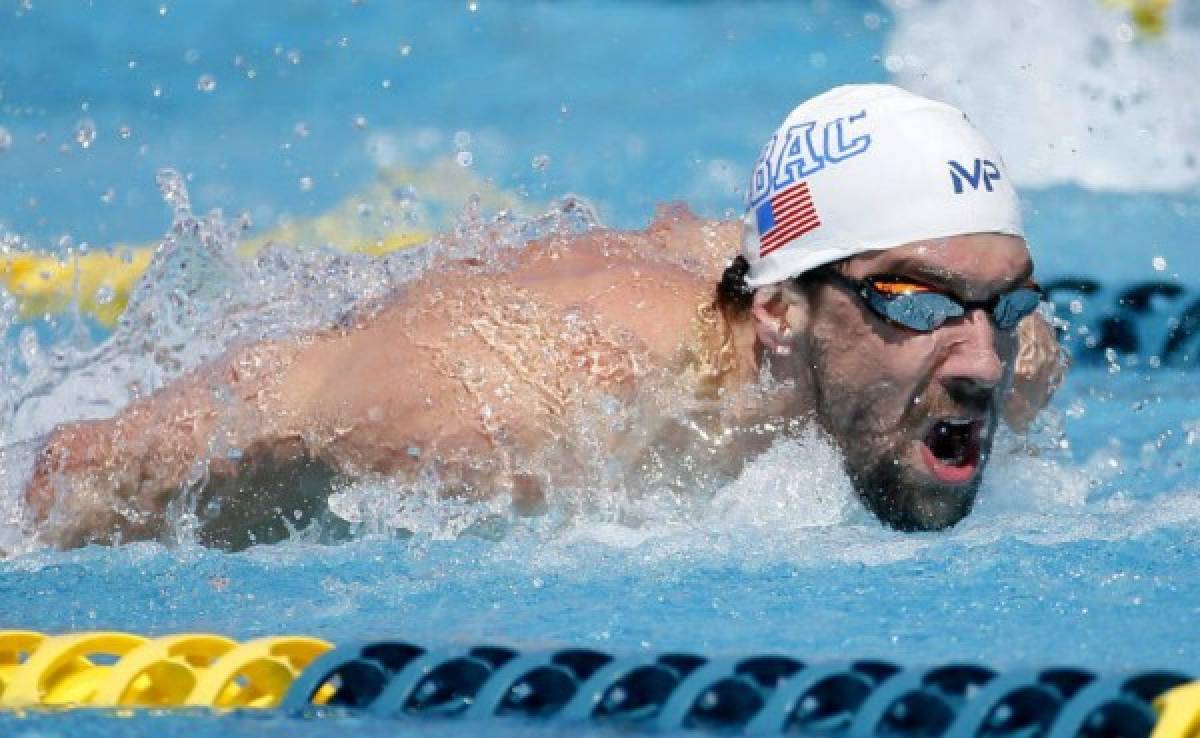 Michael Phelps gana en su regreso a la natación