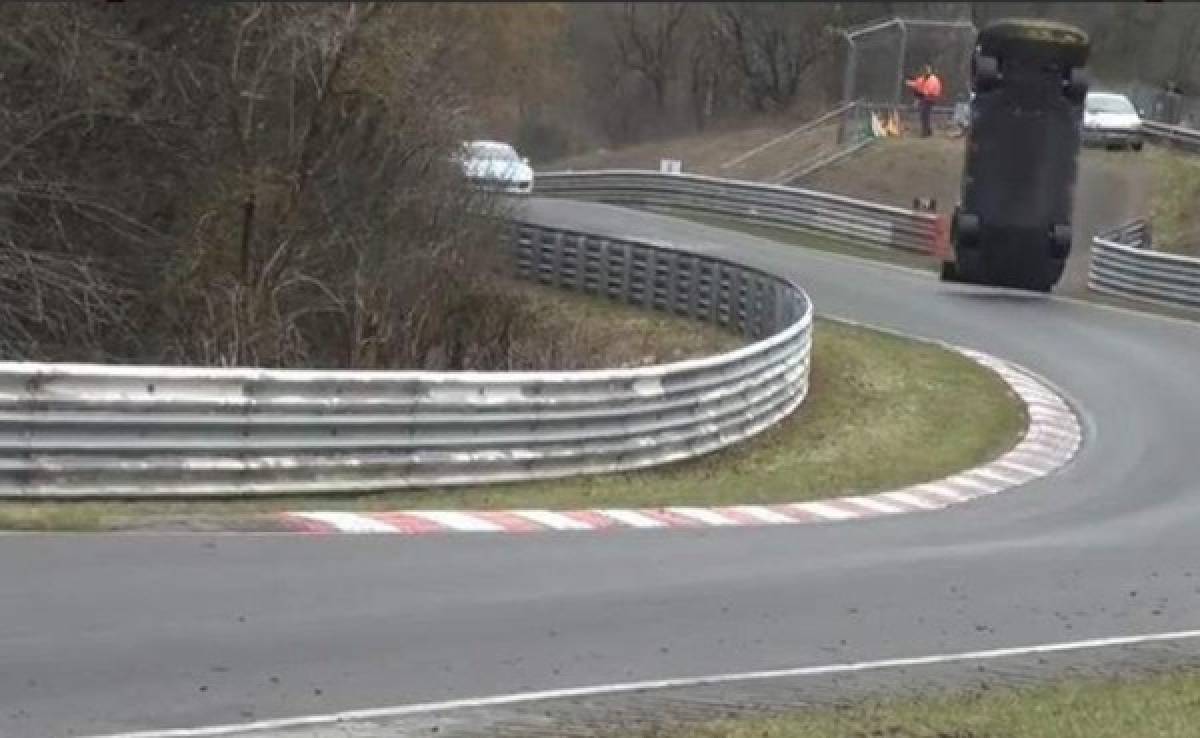 VIDEO: Terrible accidente en carrera acaba con vida de espectador en Alemania