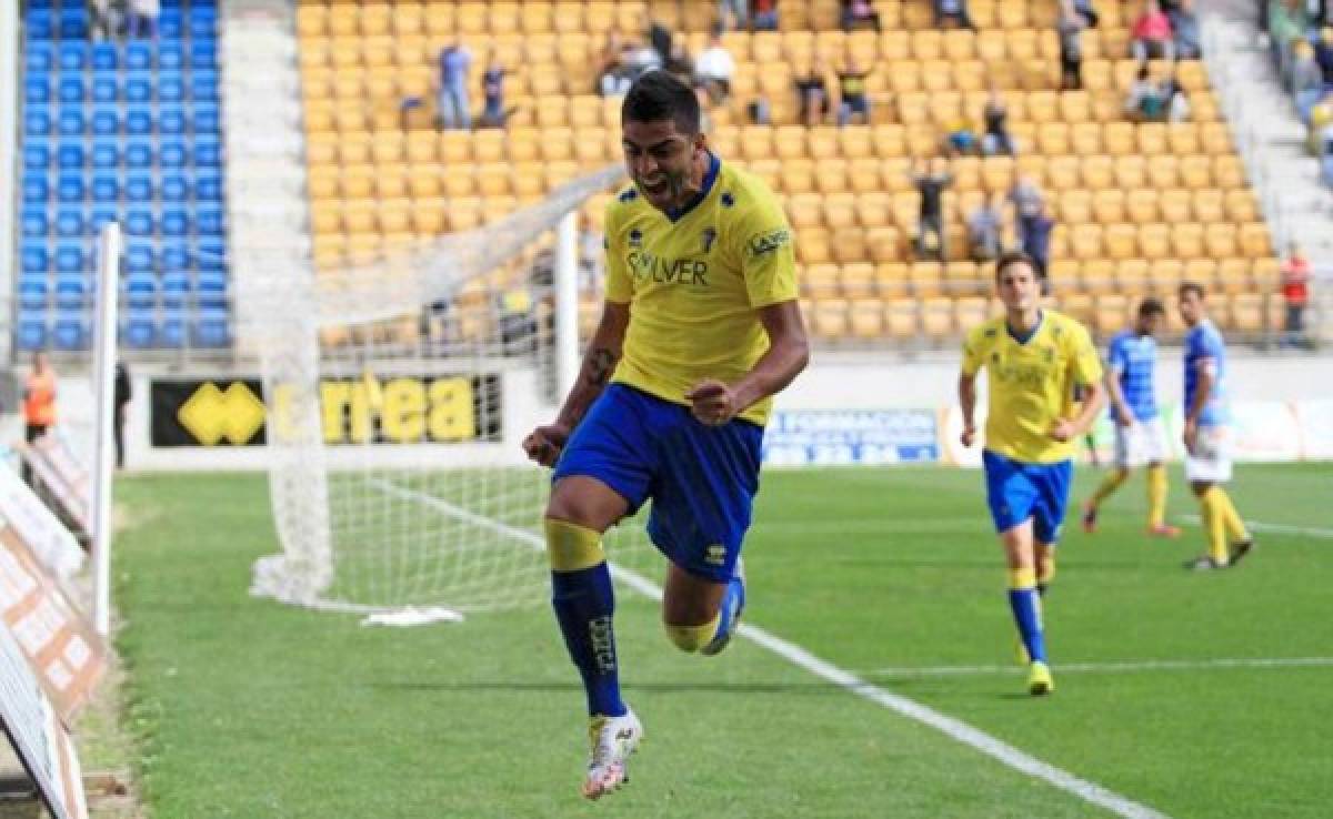 Jona Mejía anota su quinto gol de la temporada con el Cádiz