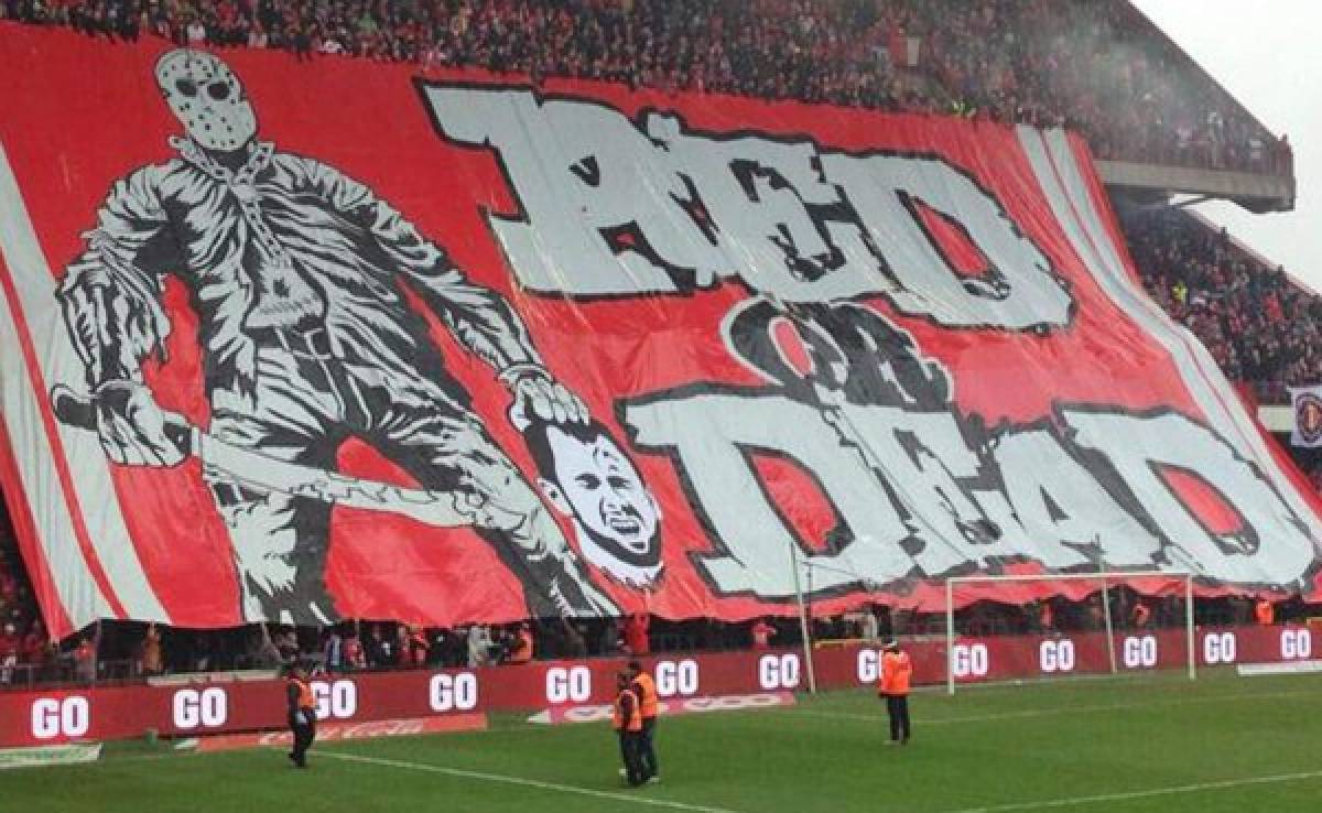 Los ultras del Standard Lieja decapitan en pancarta a Defour por irse al Anderlecht