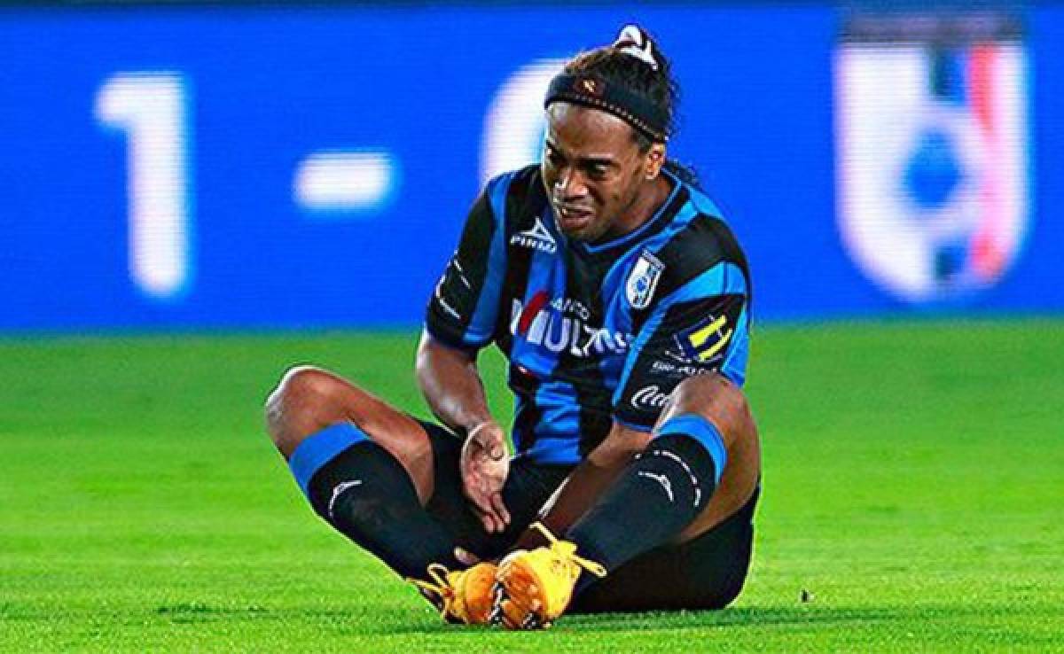 Ronaldinho se disculpa por el berrinche con Querétaro