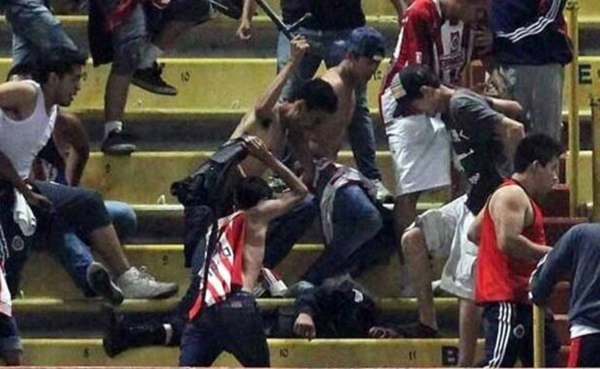 Diputados de México aprueban penar con cárcel violencia en estadios