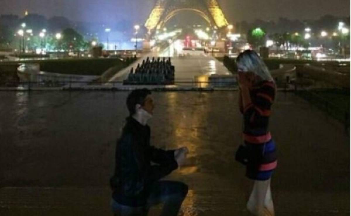 Tenista estadounidense pide matrimonio a su novia en la Torre Eiffel