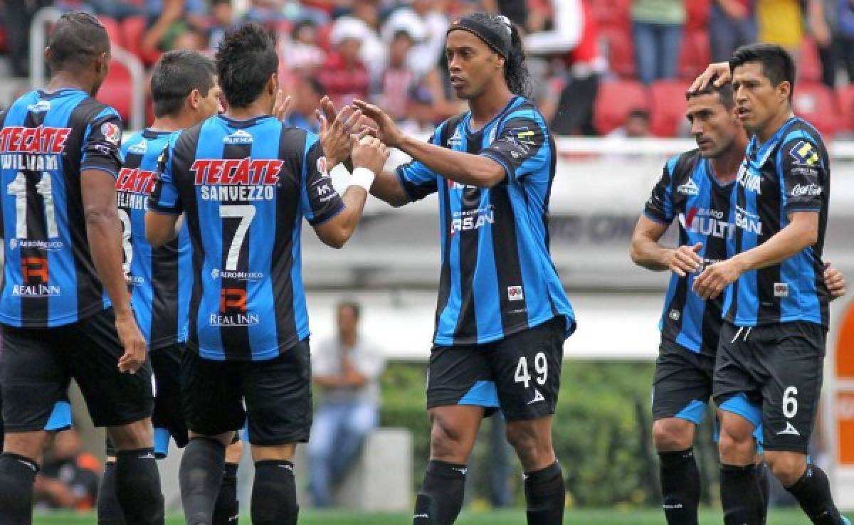 Ronaldinho seguirá en Querétaro mientras no surjan ofertas, dice presidente