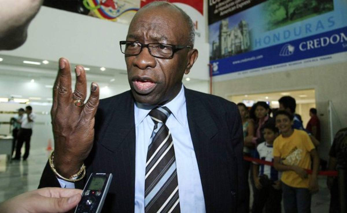 Jack Warner: 'No me quita el sueño nada sobre la FIFA y sus tonterías'