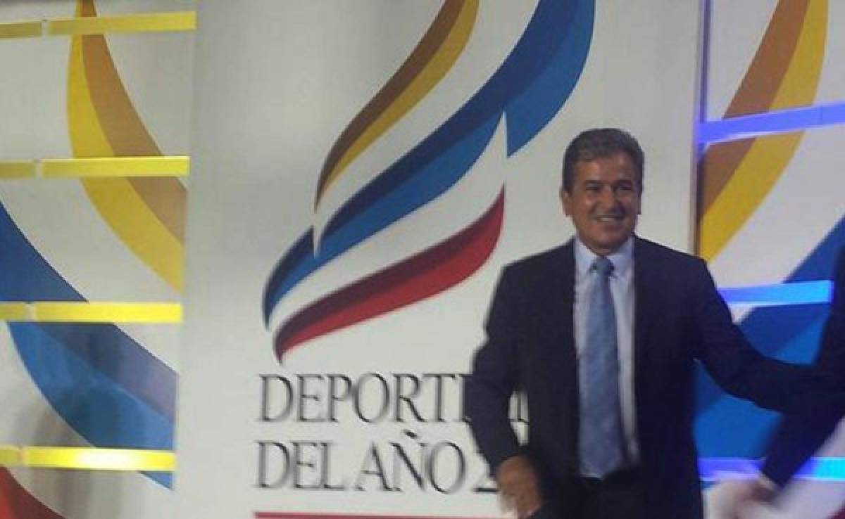 Pinto es premiado en Colombia, pero no se olvida de Costa Rica y llora