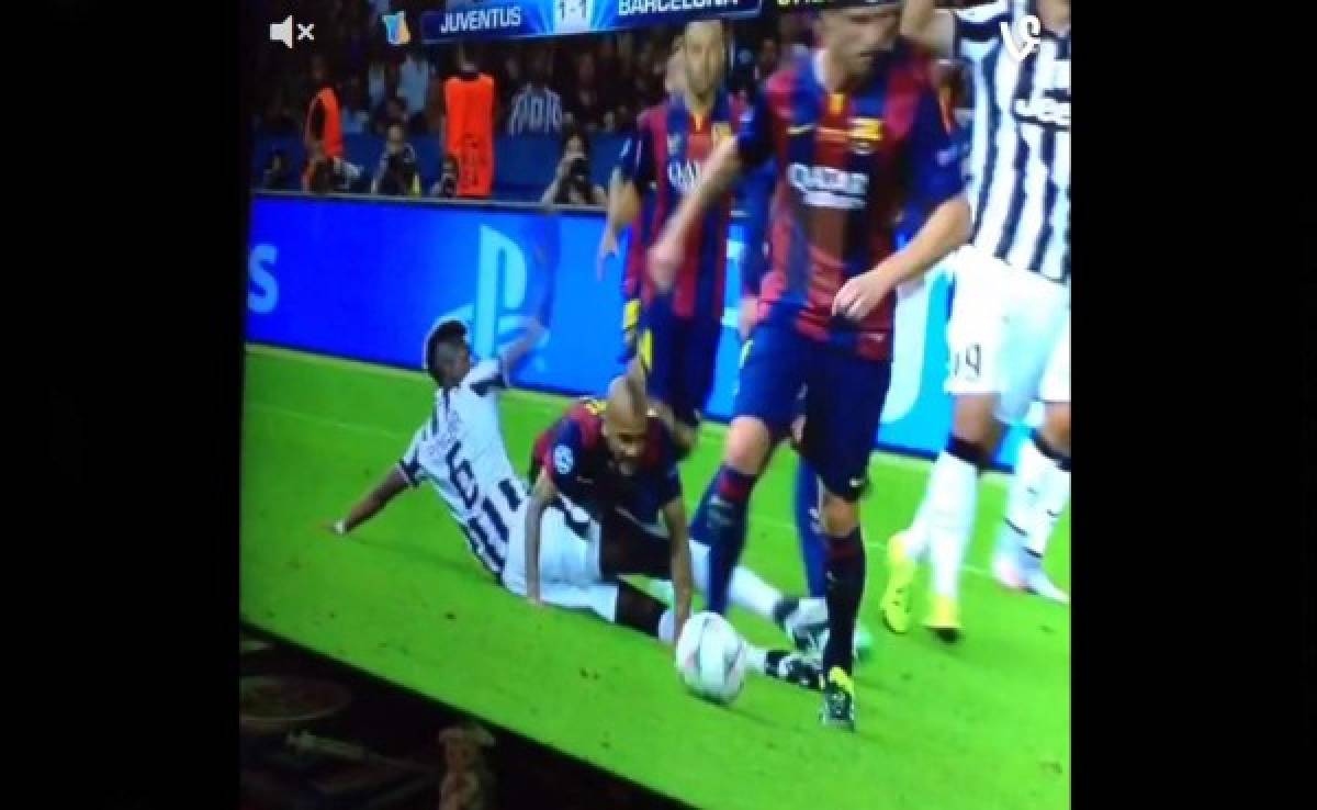 VIDEO: El claro penal de Dani Alves contra Pogba