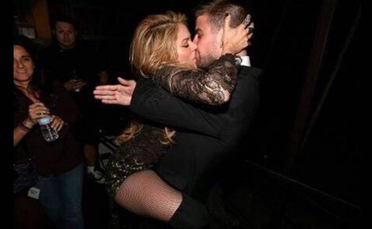 El tremendo beso de Piqué y Shakira en los Premios Billboards