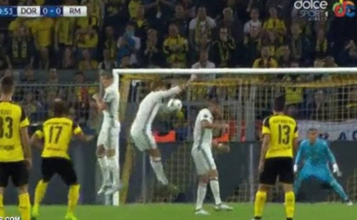 VIDEO: La polémica mano de Cristiano Ronaldo que no fue marcada ante el Borussia Dortmund