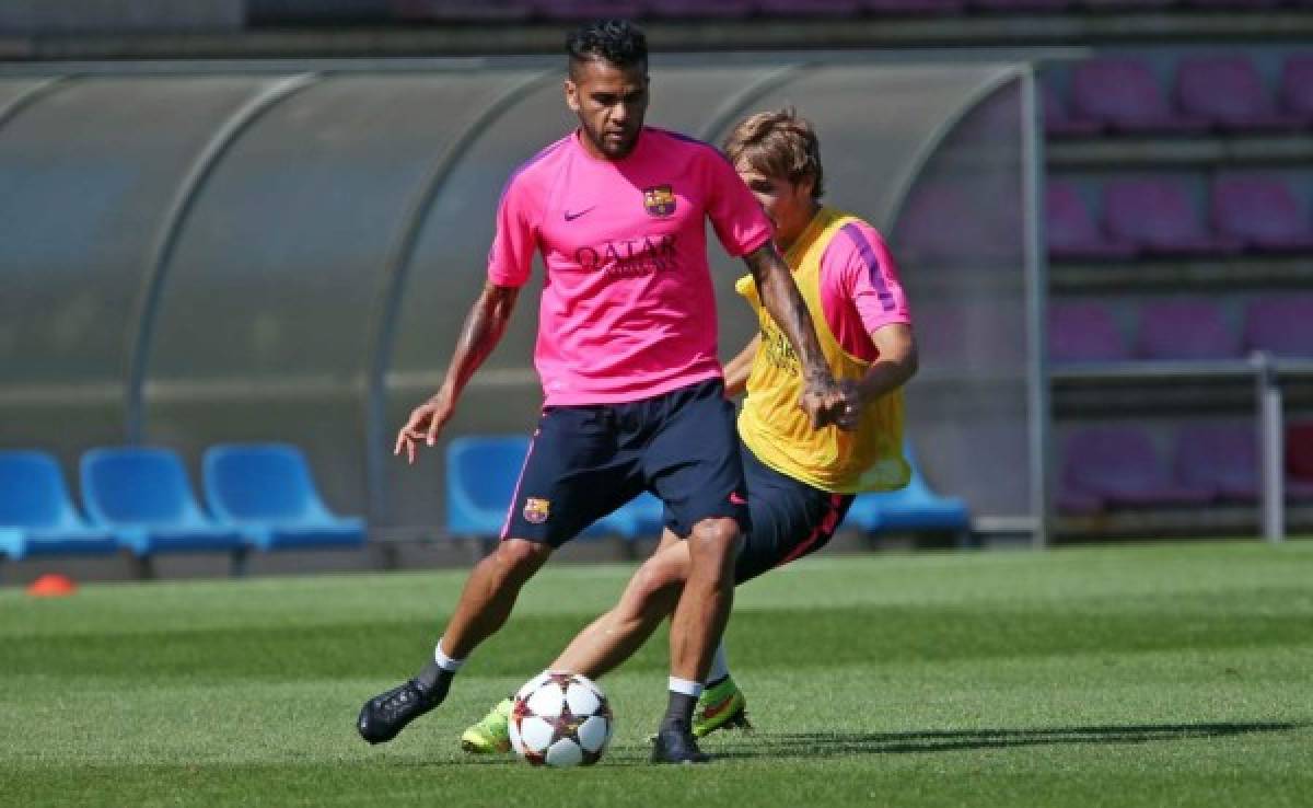 Dani Alves se reincorpora a los entrenos del Barcelona
