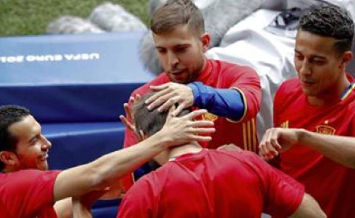 VIDEO: Piqué cambió de imagen antes del partido ante Repúplica Checa