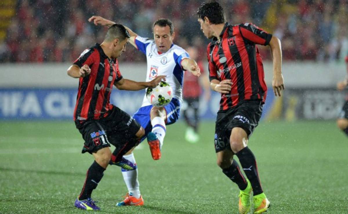 Alajuelense clasifica a los cuartos de final y elimina al Cruz Azul