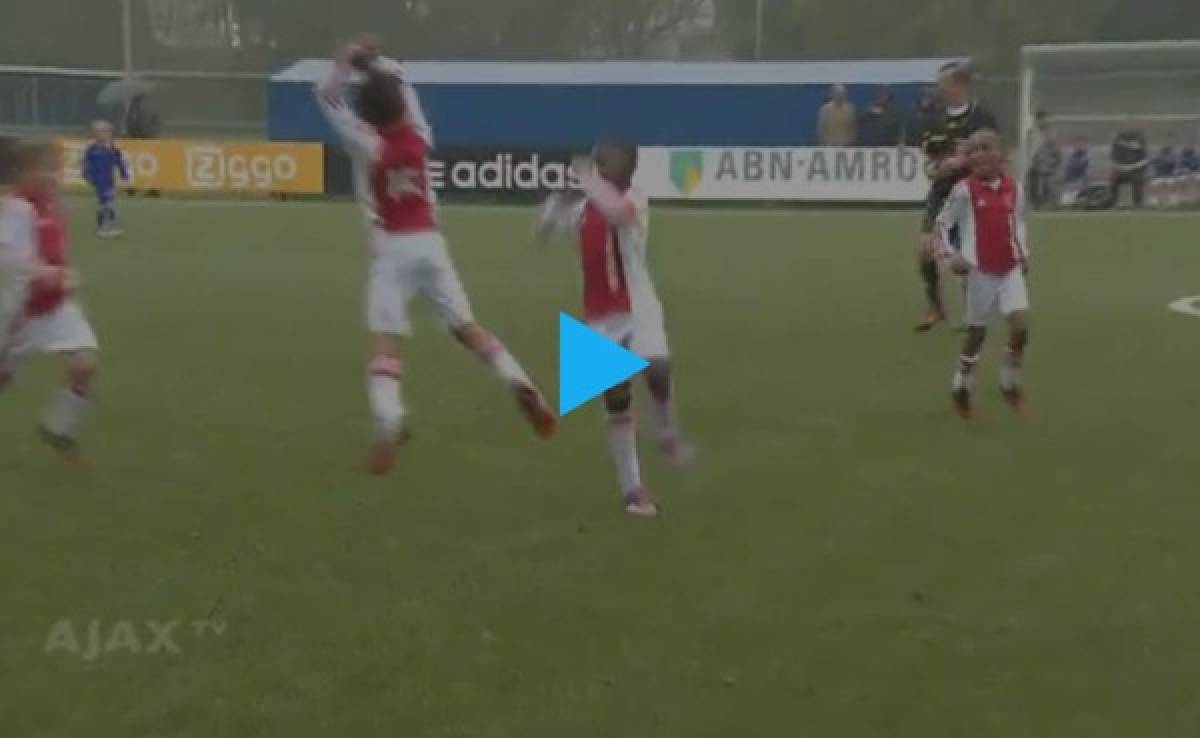 VIDEO: Equipo infantil del Ajax celebra como Cristiano Ronaldo  