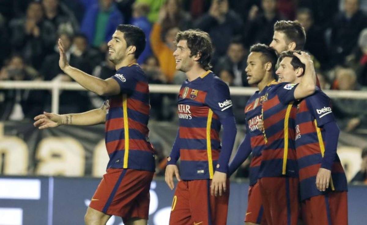 Barcelona golea al Rayo Vallecano y mantiene su ventaja en el liderato