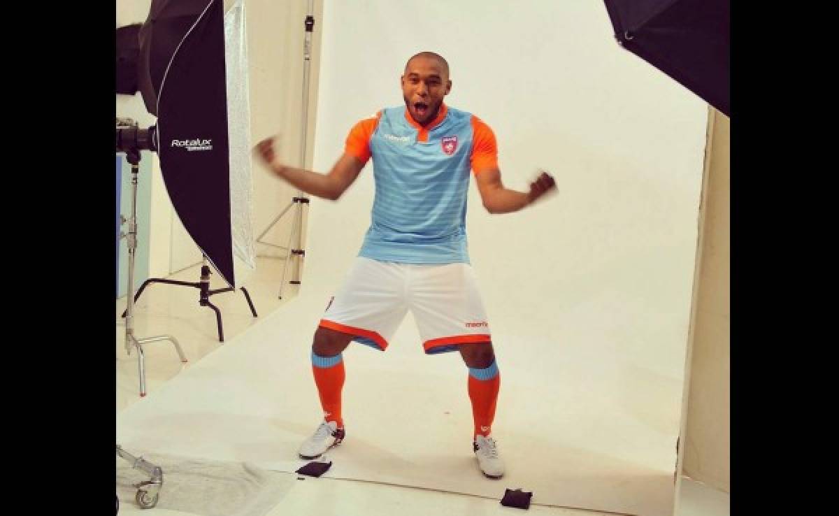 Wilson Palacios se divierte en sesión fotográfica del Miami FC