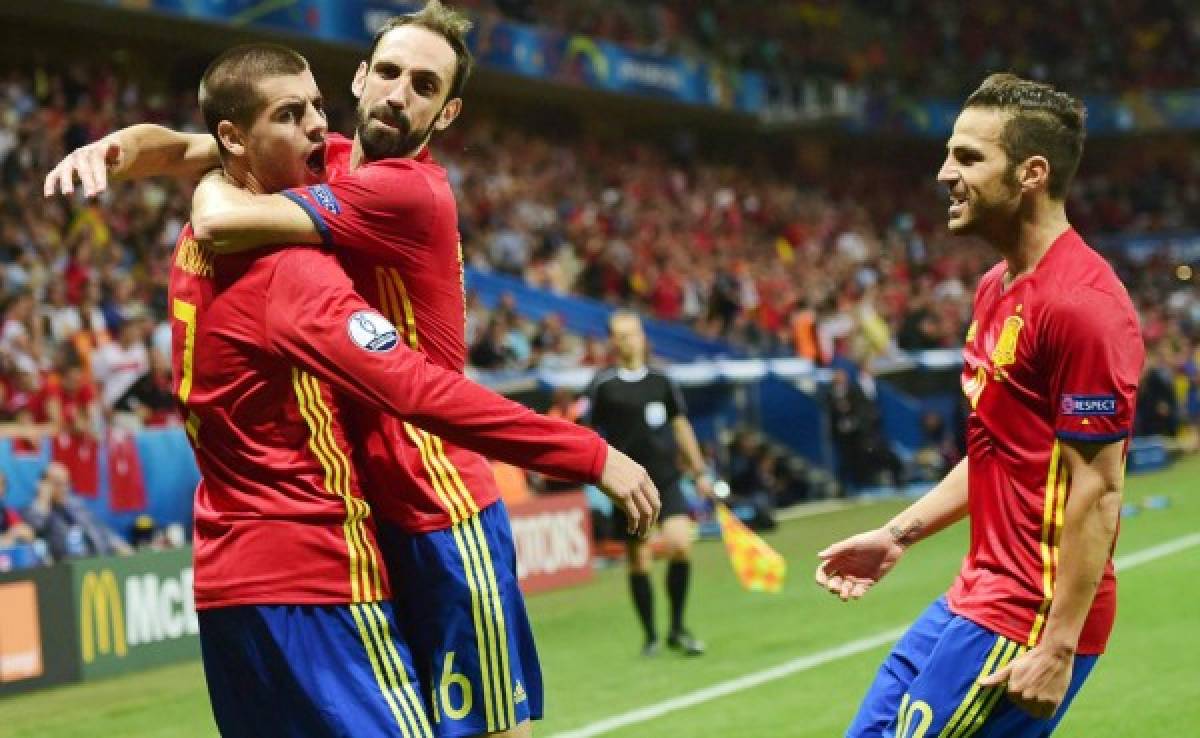 Con doblete de Morata, España se pasea ante Turquía y pasa a octavos