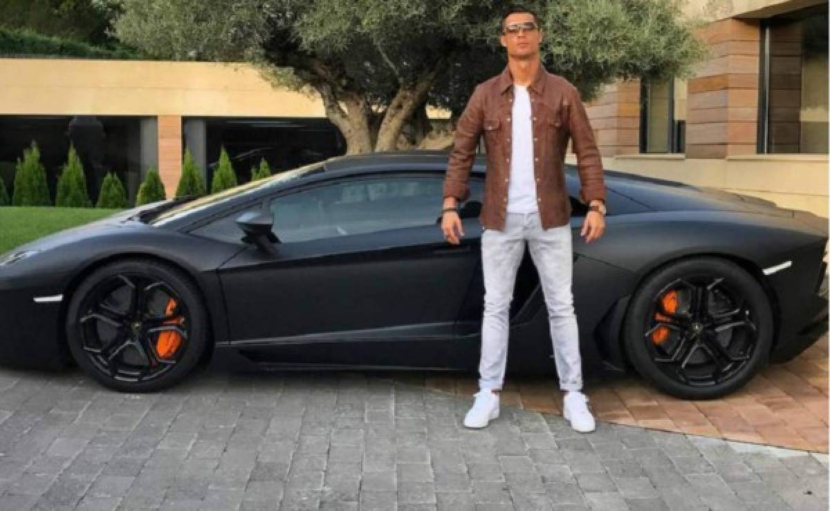 Cristiano Ronaldo presume su Lamborghini en redes sociales