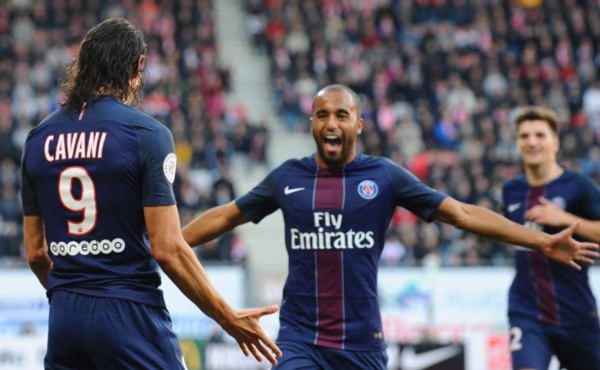 Lucas Moura y Cavani colocan al PSG segundo en la liga de Francia
