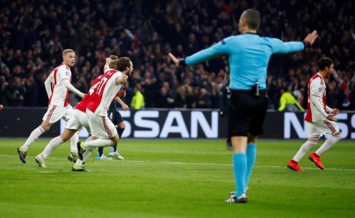 No viste en TV: El espectacular camerino del Ajax y la visita de Florentino Pérez