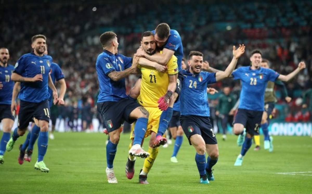 En fotos: Celebración pasionante de Italia, derrumbe total de Inglaterra y los invitados de lujo en Wembley