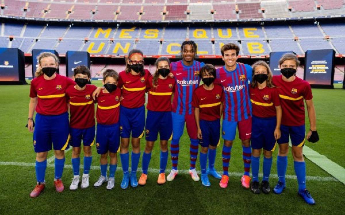 ¿Y Messi? Barcelona ya vende su nueva camiseta en la tienda oficial sin la imagen del argentino