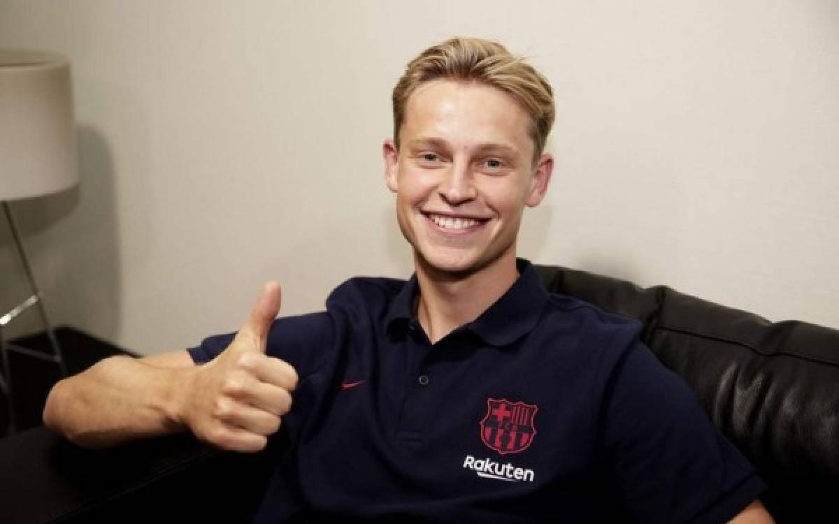 Su primera selfie y la mirada a la Champions: Así fue la presentación de Frenkie De Jong con el Barcelona