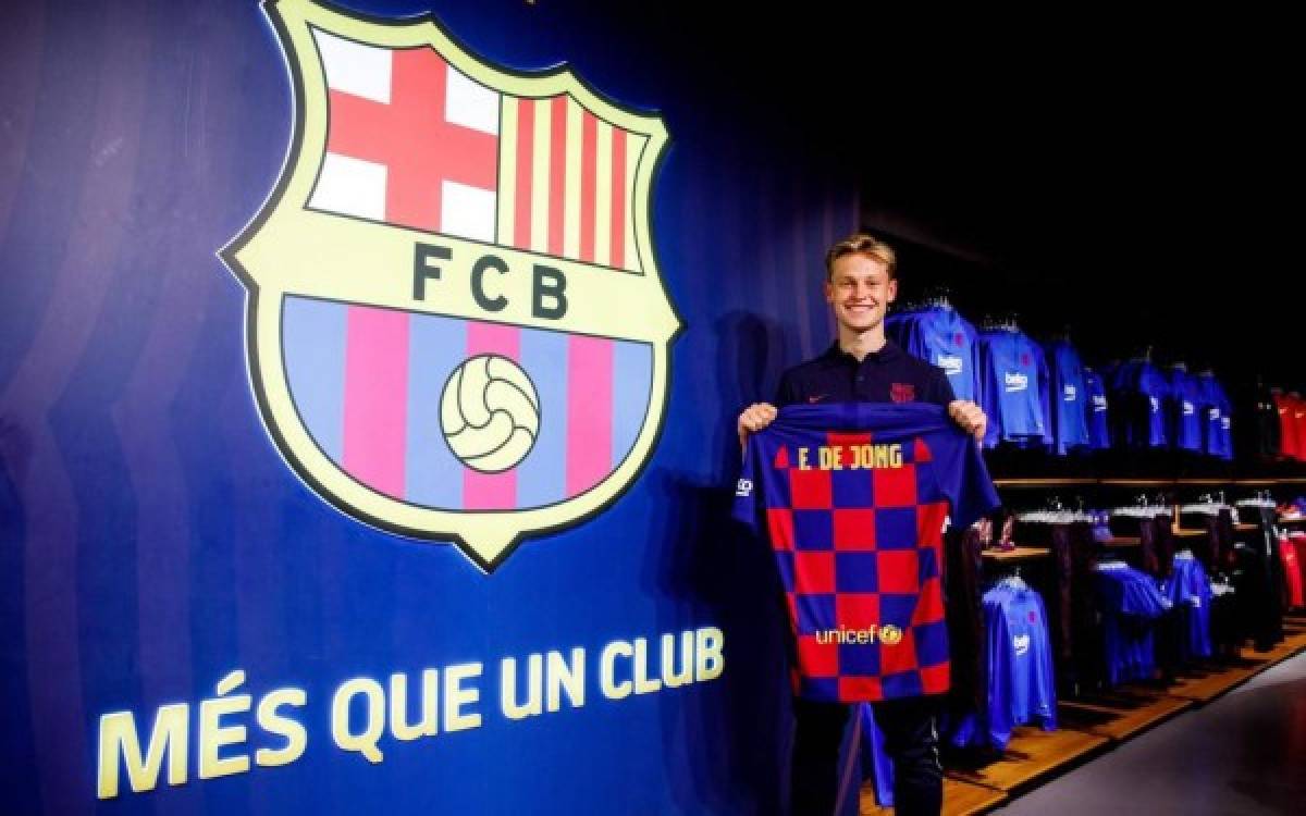 Su primera selfie y la mirada a la Champions: Así fue la presentación de Frenkie De Jong con el Barcelona