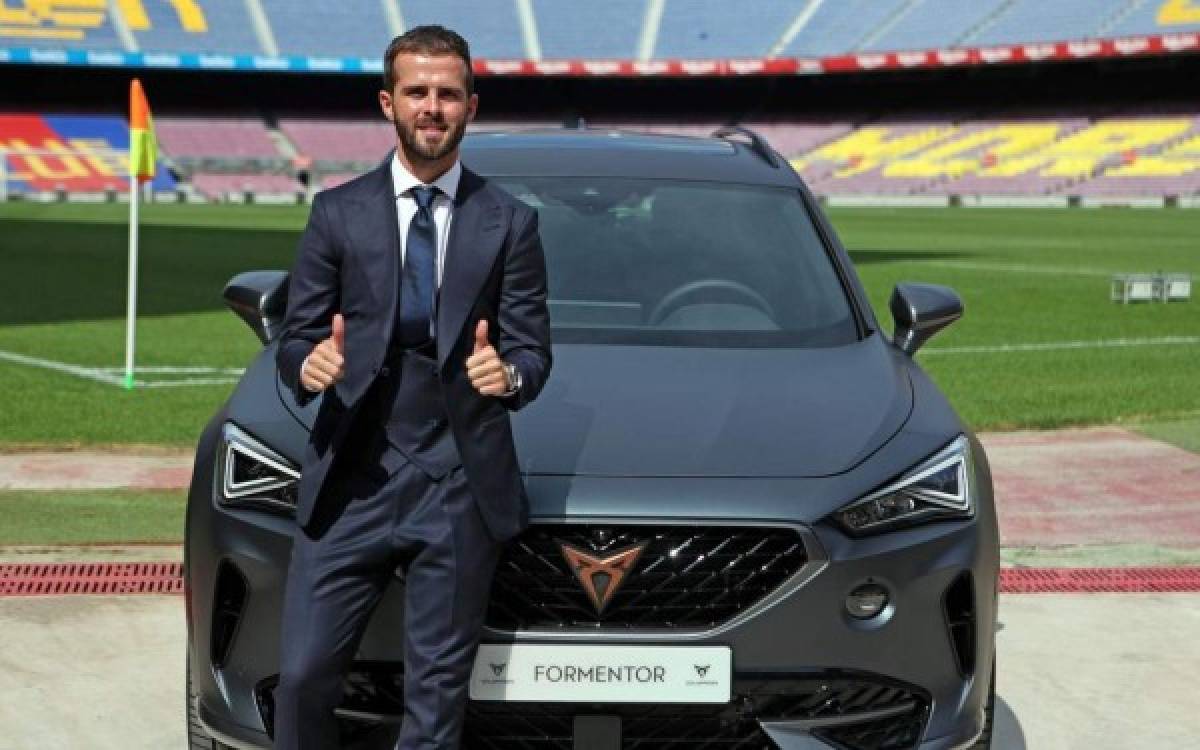 Así fue la presentación de lujo de Pjanic con el Barcelona; le regalaron un auto de lujo