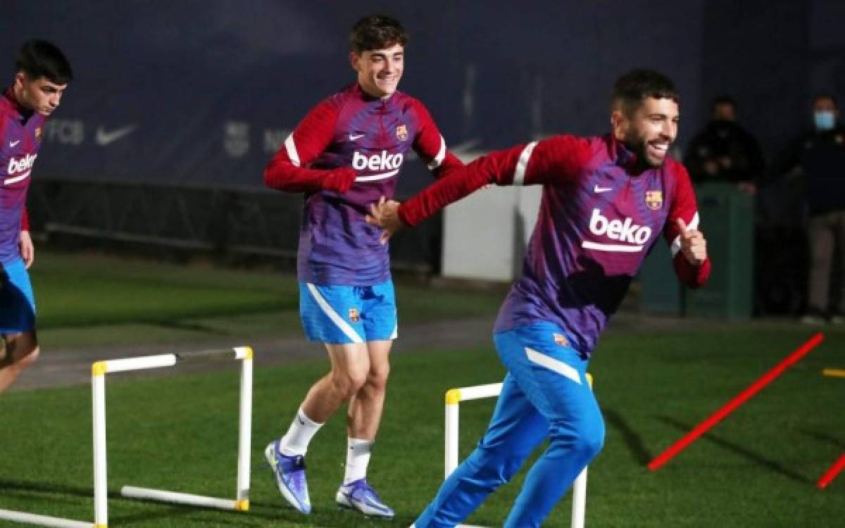 Las carcajadas y una visita 'sorpresa': el reencuentro de Dani Alves con sus excompañeros del Barcelona