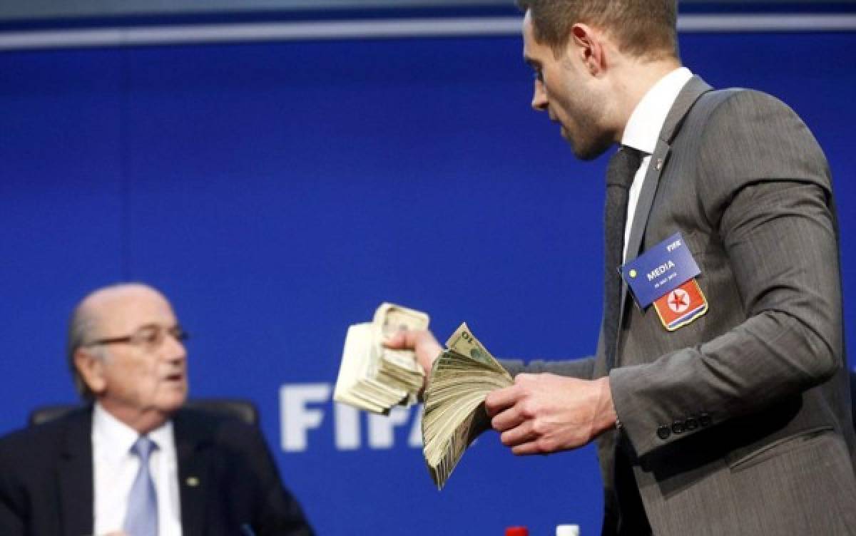 Lo que sucedió luego que comediante humillara a Blatter en conferencia