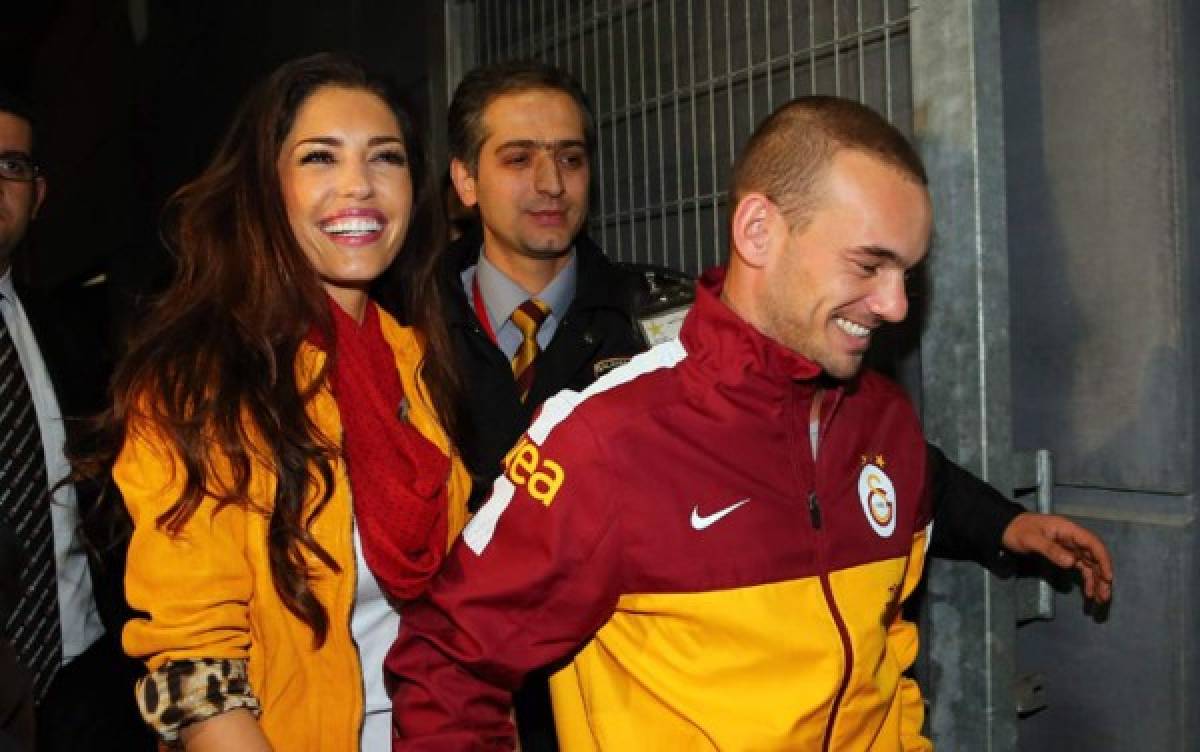 ¡Un bombón! Yolanthe Cabau, la presentadora que le robo el corazón a Wesley Sneijder