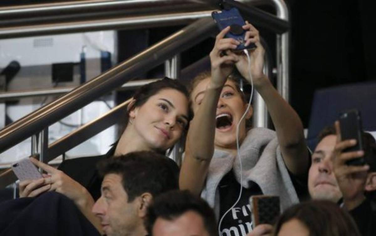 FOTOS: Hermana de Kim Kardashian se declara seguidora del PSG de Francia